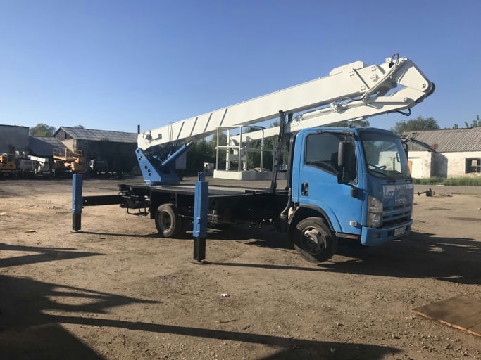 Автовышка АГП 25 метров Tadano AT-230CG на базе Isuzu