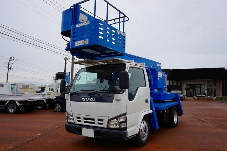 Автовышка АГП 22 метра Aichi SK210 на базе Isuzu Elf 350