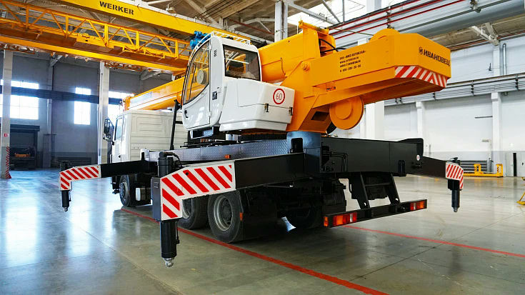 Автокран КС-45717А-1Р Ивановец на базе КАМАЗ + 9 м гусек